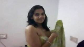 Indian MILF does a little strip tease with saree 
